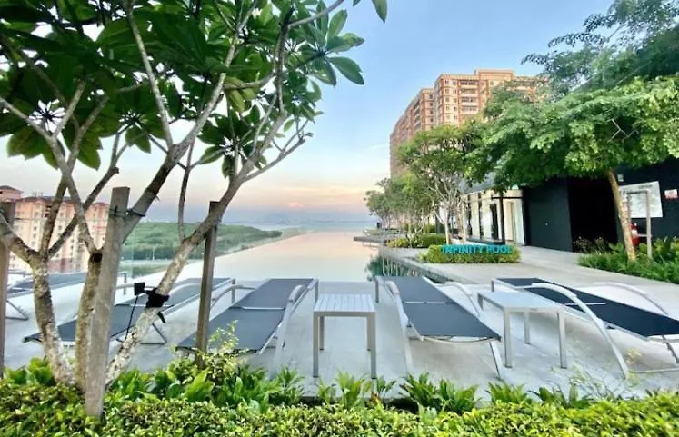 Appartement Urban Suites Georgetown Penang - Affordable - Luxurious Stay With Sea & Georgetown Views By Qistina Jelutong