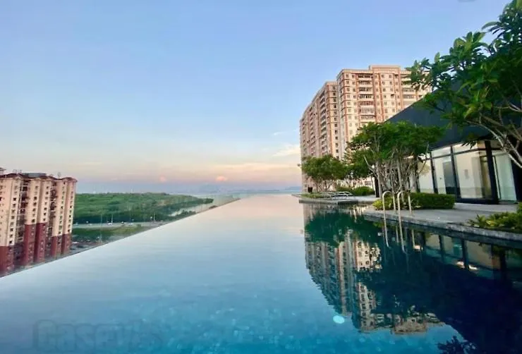 Urban Suites Georgetown Penang - Affordable - Luxurious Stay With Sea & Georgetown Views By Qistina Jelutong Appartement