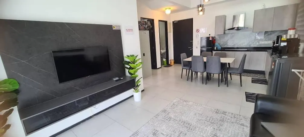 Urban Suites Georgetown Penang - Affordable - Luxurious Stay With Sea & Georgetown Views By Qistina Jelutong