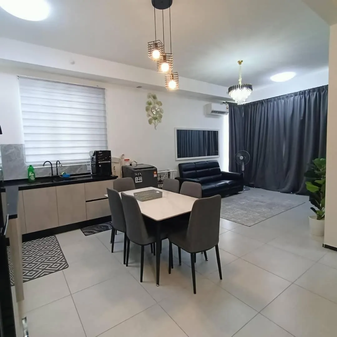 Urban Suites Georgetown Penang - Affordable - Luxurious Stay With Sea & Georgetown Views By Qistina Jelutong Appartement