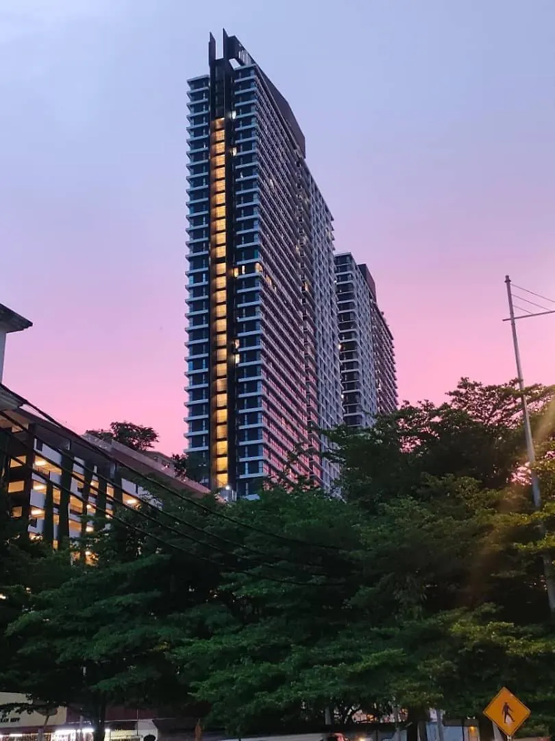 Urban Suites Georgetown Penang - Affordable - Luxurious Stay With Sea & Georgetown Views By Qistina Jelutong Appartement